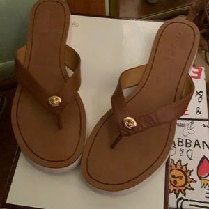 Women genuine Italian leather flip flops.